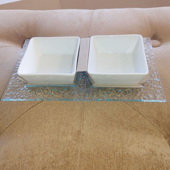 2 bowls on tray - Picture 1 of 3